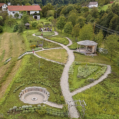 SENZORIČNO DOŽIVETJE DIŠAVNEGA VRTA PRI VIDI <em>Foto: David Orešič in Igor Unuk</em>